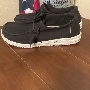 Black side 8 Hey Dude shoes